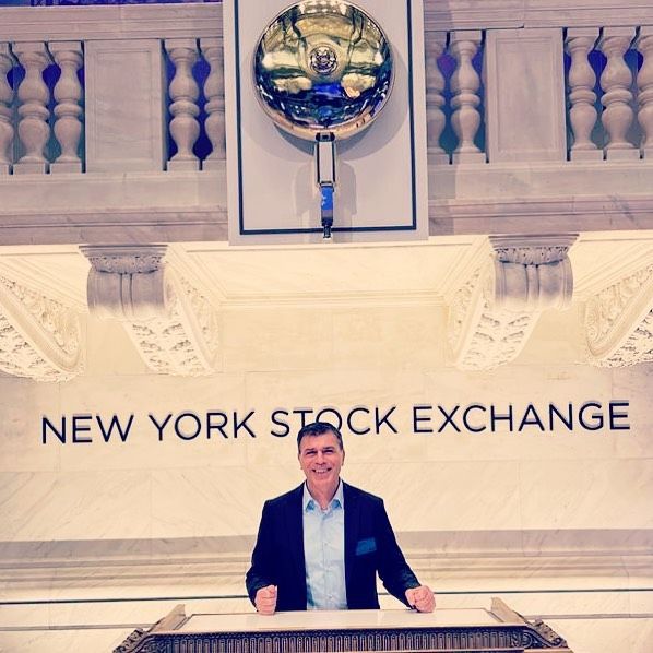 Bonus 📸 of our CEO and co-founder Dror Davidoff at the New York Stock Exchange this week. 

Thanks to the @nyse for hosting us! 

#nyse #nyc #cloudsecurity #cloudnative